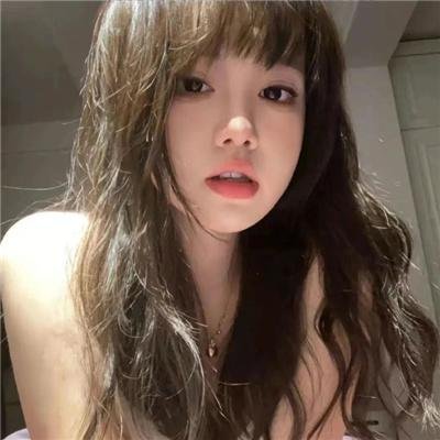龙纹身的女孩